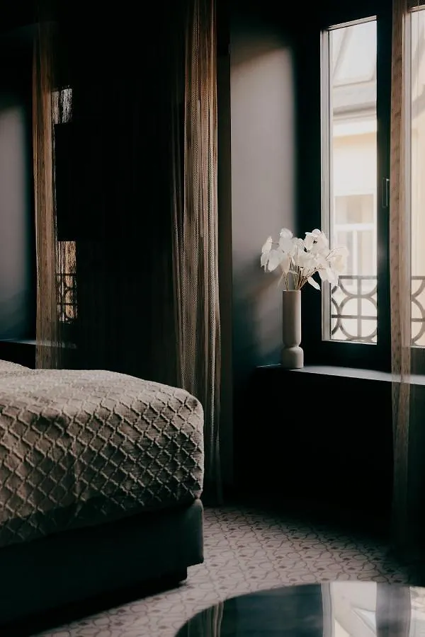 Weltwien Luxury Art Apartments & Free Parking Aparthotel