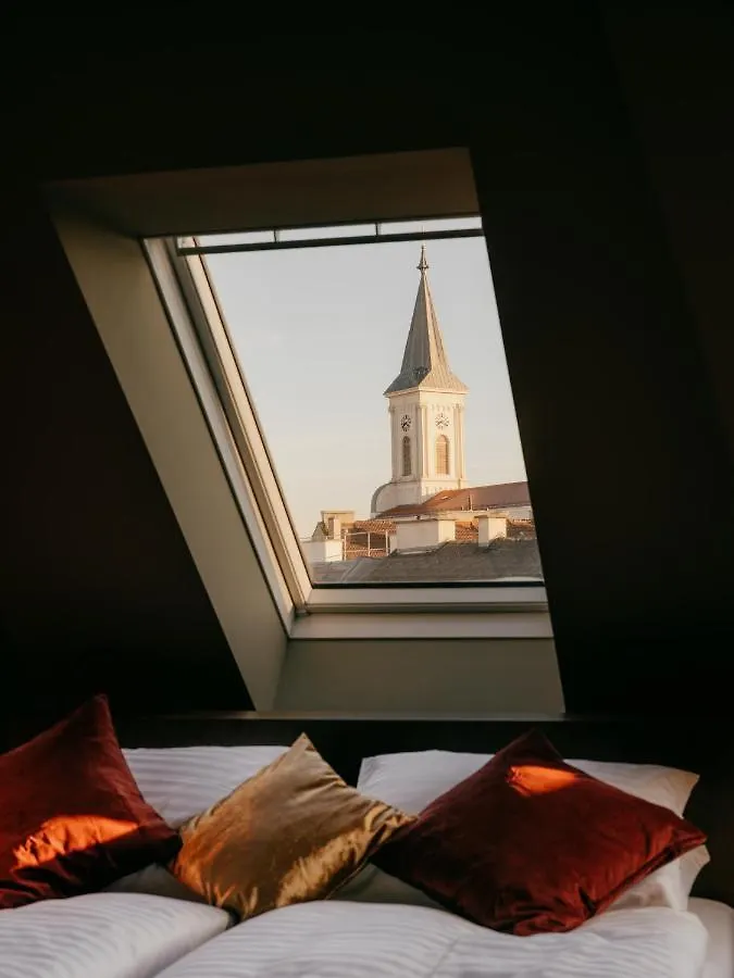 Weltwien Luxury Art Apartments & Free Parking Aparthotel